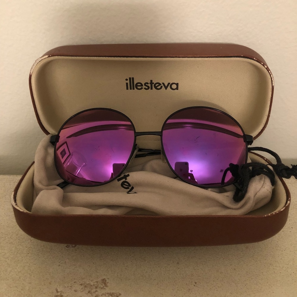 Illesteva Alina Sunglasses in Metal and Pink
